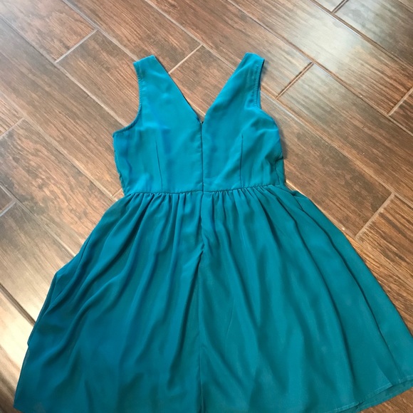 Green chiffon dress - Picture 1 of 3